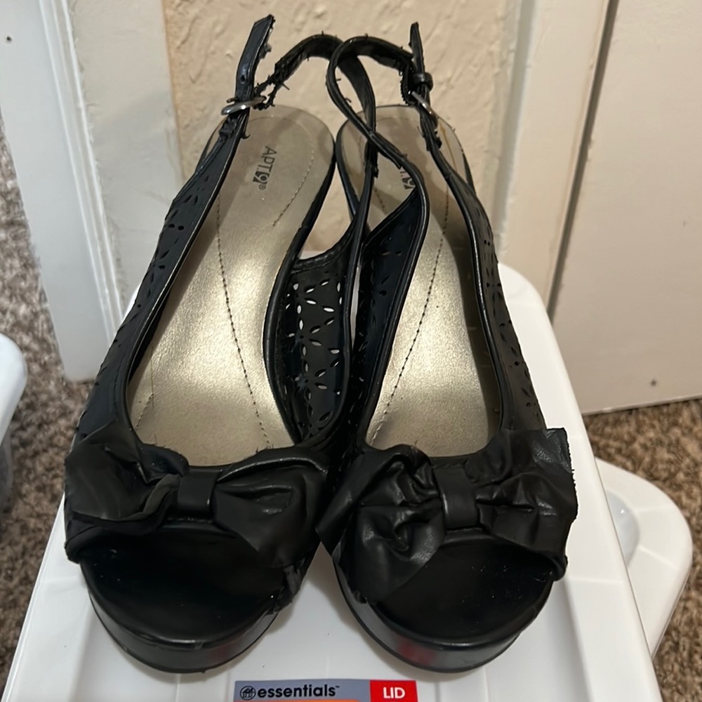 APT 9 wedge shoe